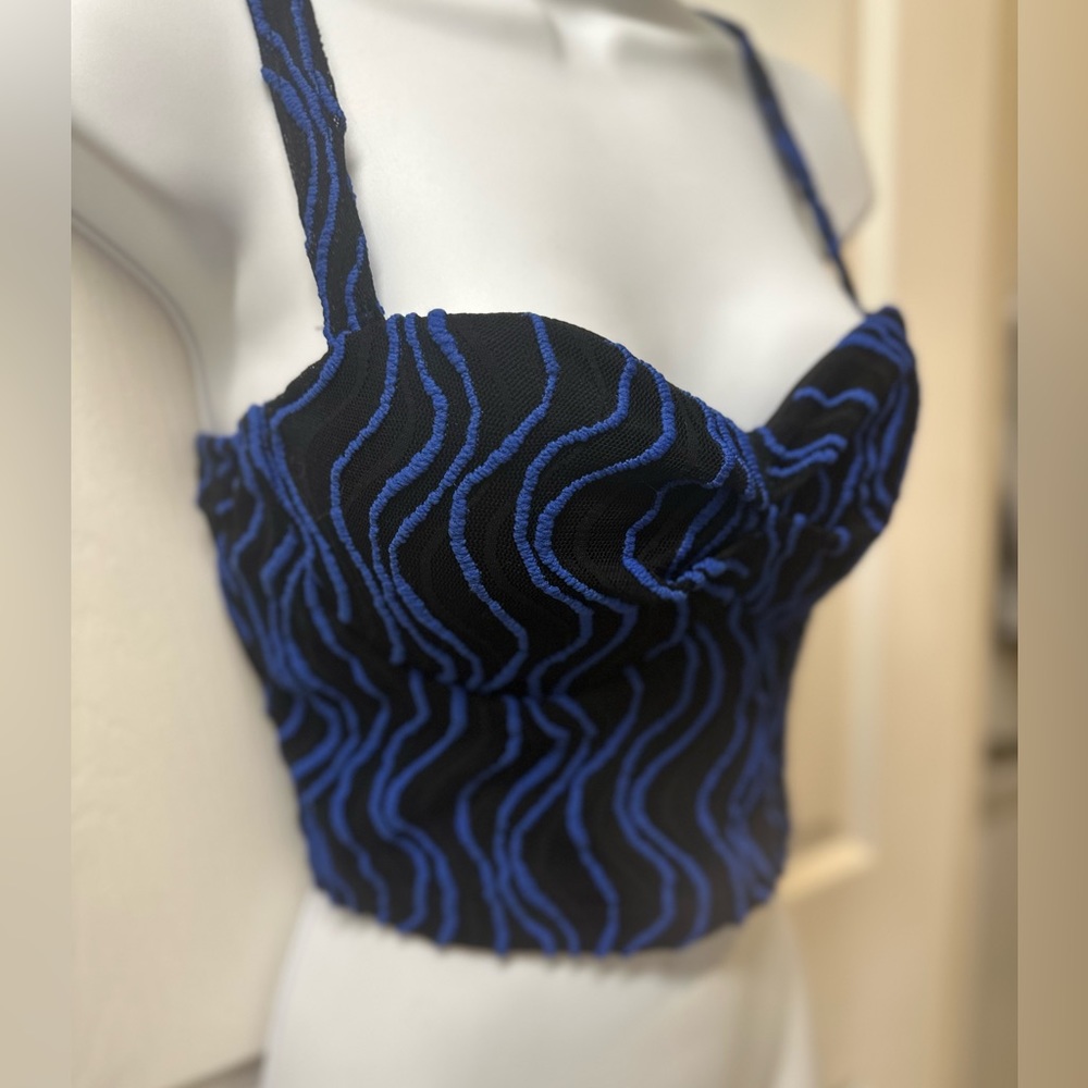 Crop top NWT Size L